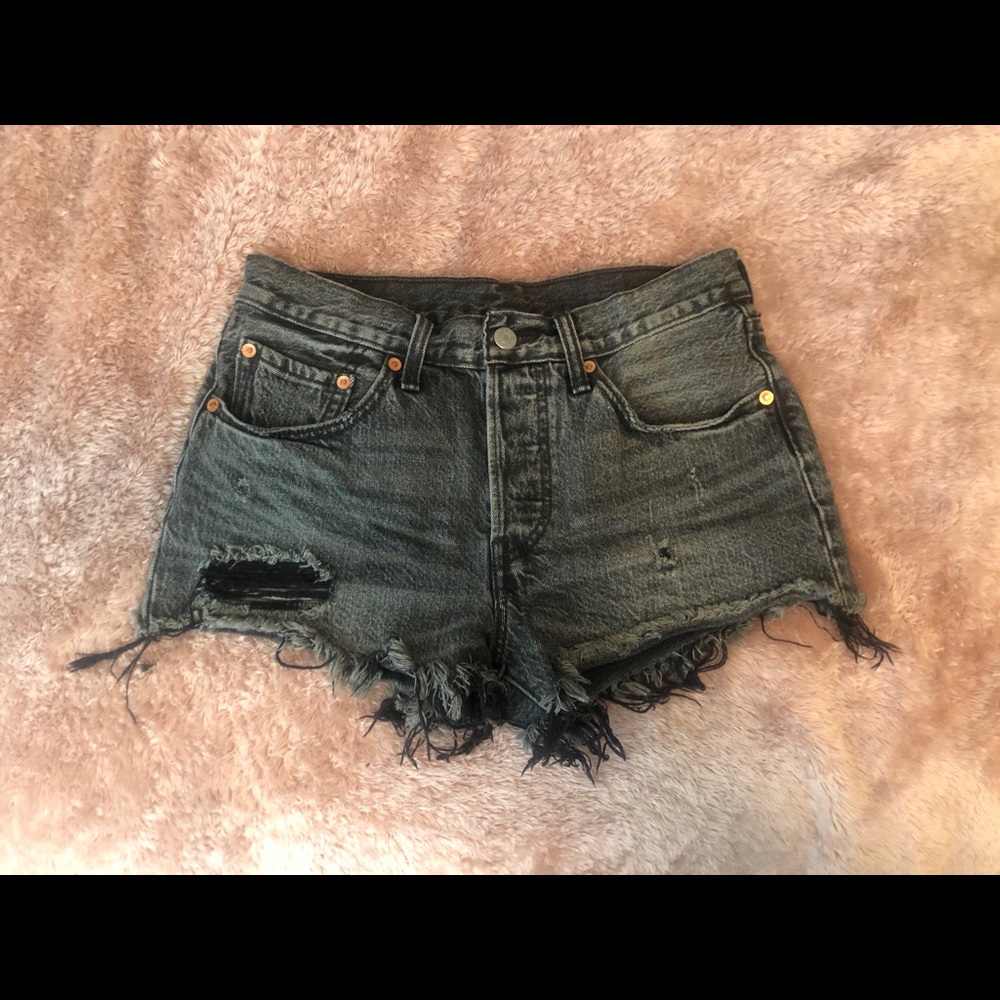 Levi’s mid rise shorts